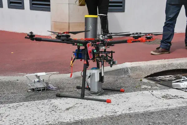 bureau d'études drones, Pilotes drones professionnels